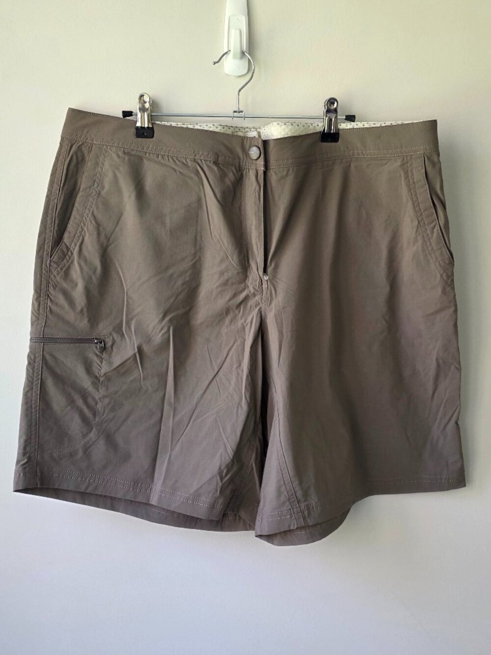 L.L. Bean Women's Quick Dry Shorts | Size 18 | Adjustable Waist Brown Zip Pocket